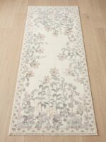 One-piece indoor rug with soft tufted finish