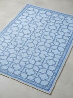 Durable polyester outdoor rug with non-slip pad